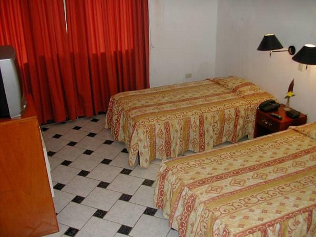 Hotel Don Carlos Пуерто Малдонадо Екстериор снимка